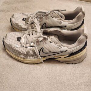 Nike Women's V2K Runtekk Shoes